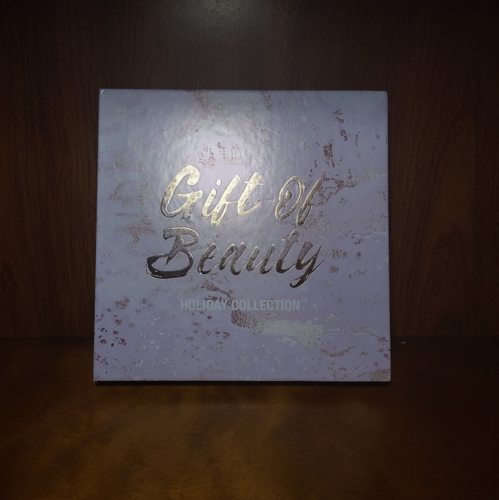 Beautique Gift of Beauty Holiday Collection